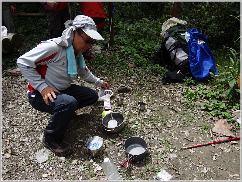 2015-04-12 10-19-54舊登山口喝茶小休.JPG